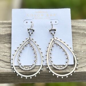 🤠SALE
VINTAGE Kendra Scott Rumer Earrings in Siver